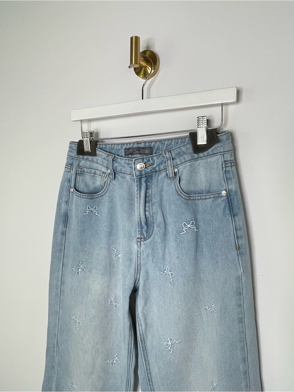 Feminine | Cali 1850 Embroidered Bow Wide Leg Jeans | Light Wash High Rise | 7 - Picture 5 of 11